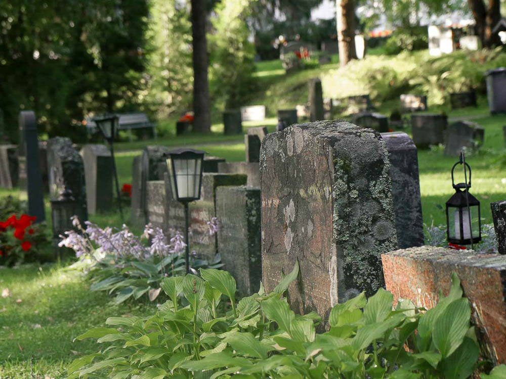 Hautakiviä.